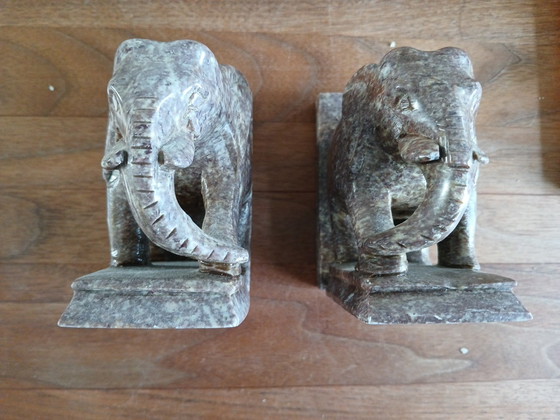 Image 1 of Set handgefertigter Buchstützen aus Stein