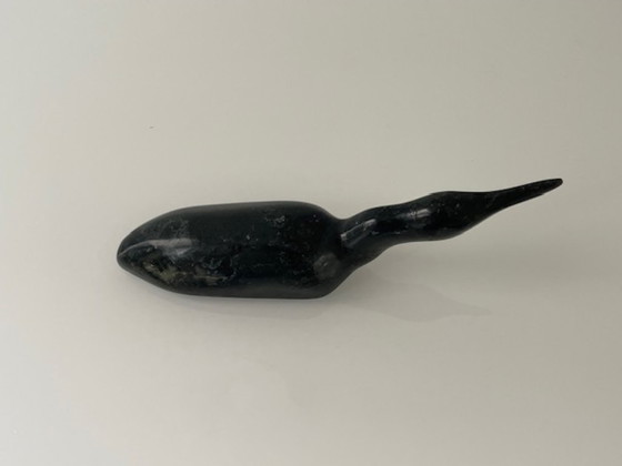 Image 1 of Sculpture inuite d'un plongeur sous la glace en pierre serpentine