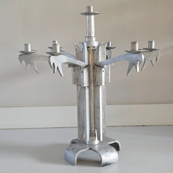 Image 1 of Set van 2 unieke grote vintage brutalistische aluminium kandelaars — toegeschreven aan Helmut Schluter — 7 kaarsen — Duitsland 
