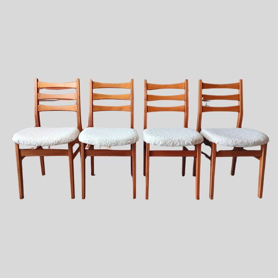 Image 1 of Juego de 4 sillas de comedor danesas en teca y bouclé, años 60