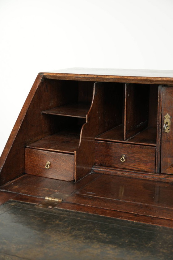 Very Beautiful English 18th Century Oak Secretaire with a Beautiful Interior and Original Leather Top – Desk (photo 9 of 15)