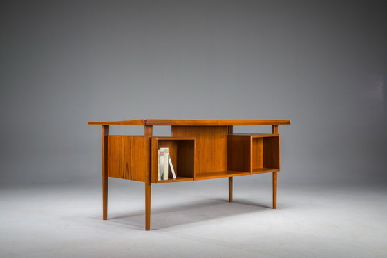 Image 1 of  Dänischer Teakholz-Schreibtisch von Peter Lovig Nielsen für Hedensted Mobelfabrik, 1972