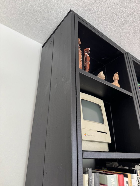 Image 1 of 2 schöne, schwarze, offene Gerüstholzschränke