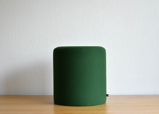 Image 1 of Reposapiés redondo verde en tejido Kvadrat Drop - Ø37cm x H40cm