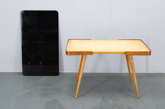 Image 1 of Tavolino da caffè in faggio con piano in vetro opalino, anni '60, Cecoslovacchia