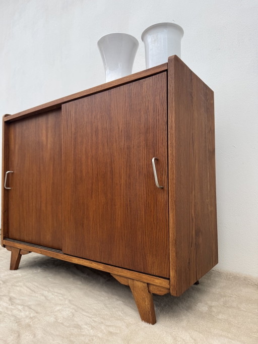 Niedriges Sideboard mit Schiebetüren, 1960er Jahre