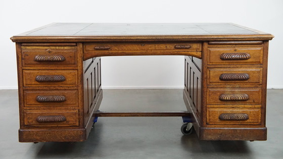Image 1 of Grand bureau ancien de style anglais / bureau d'associé avec plateau en cuir noir