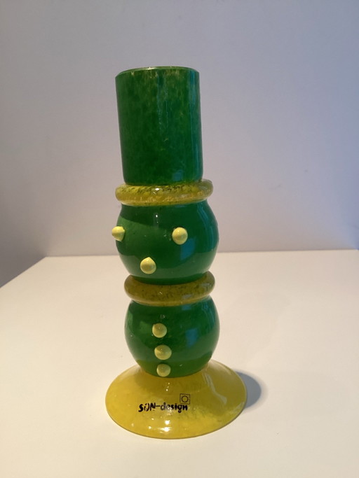 Bellissimo portacandele di Sun Design con colori vivaci e forme giocose.