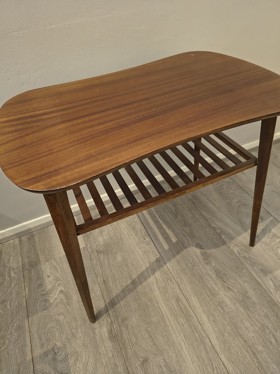 Image 1 of Tavolino da caffè vintage scandinavo dal design elegante e raffinato