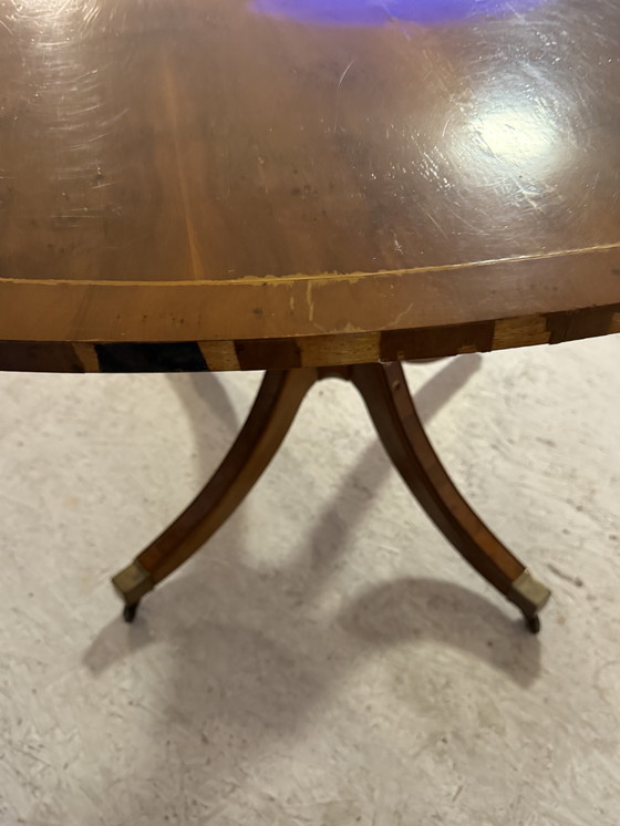 Image 1 of Antieke ovale kersenhouten eettafel op wielen