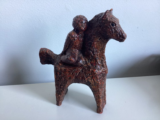 Image 1 of Enfant sur un cheval - Fat Lava Ceramic