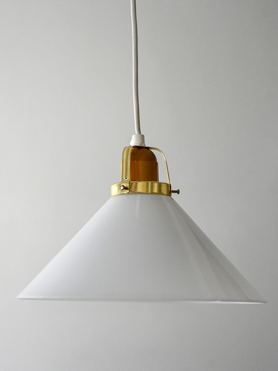 Image 1 of Scandinavische hanglamp uit 1950 van glas en messing
