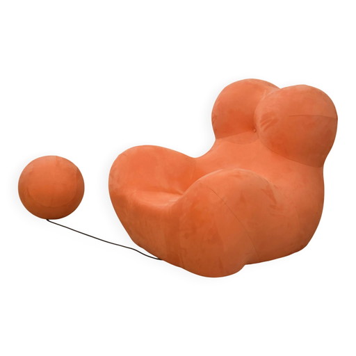 "Mamma" fauteuil met voetenbank van Gaetano Pesce