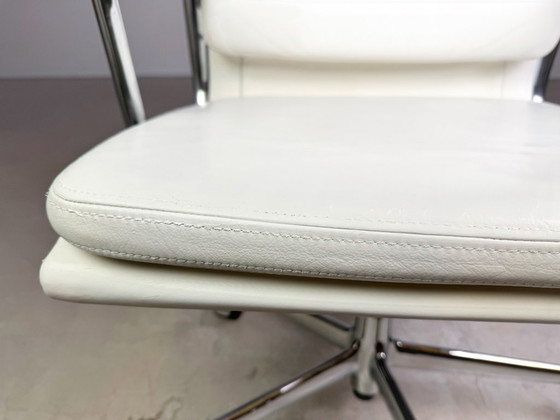 Image 1 of Original Vitra EA 217 Bürostuhl Charles Eames leder weiß Chefsessel