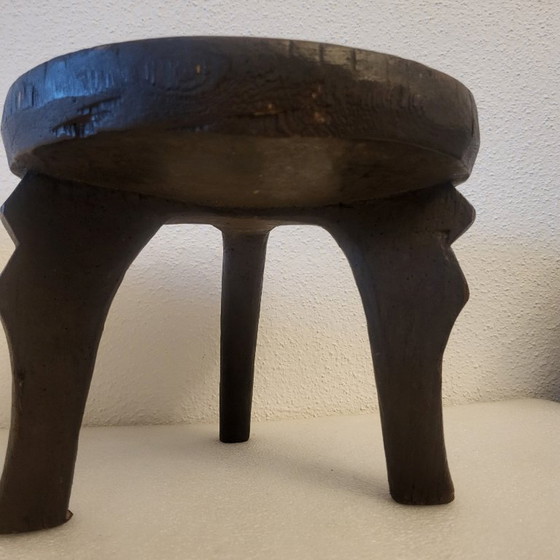 Afrikaanse Tripod Krukjes, brutalistische/wasi sabi stijl – Hout (photo 4 of 10)