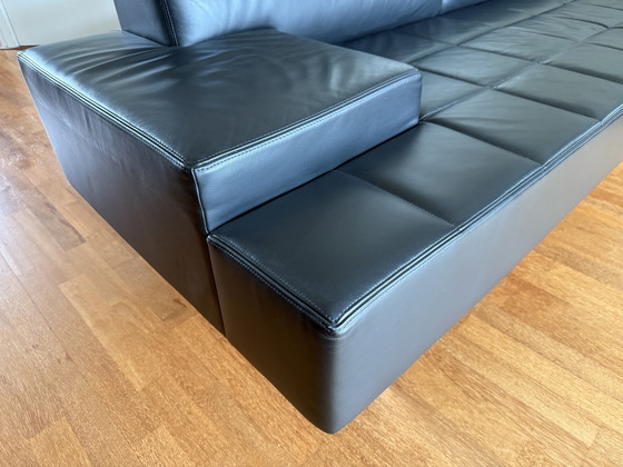 Image 1 of Divano angolare in pelle nera, 2 pezzi, marca Poltrona Frau