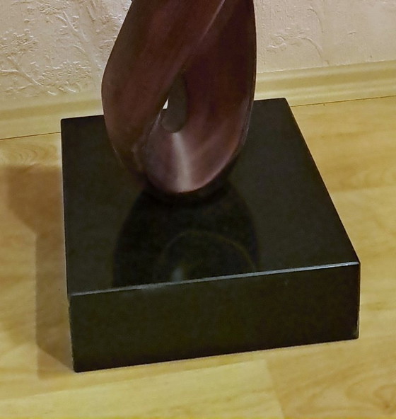Image 1 of Sculpture moderne en bois