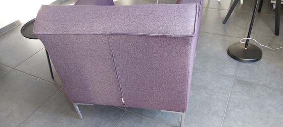 Image 1 of Design on Stock Bloq Fauteuil violet