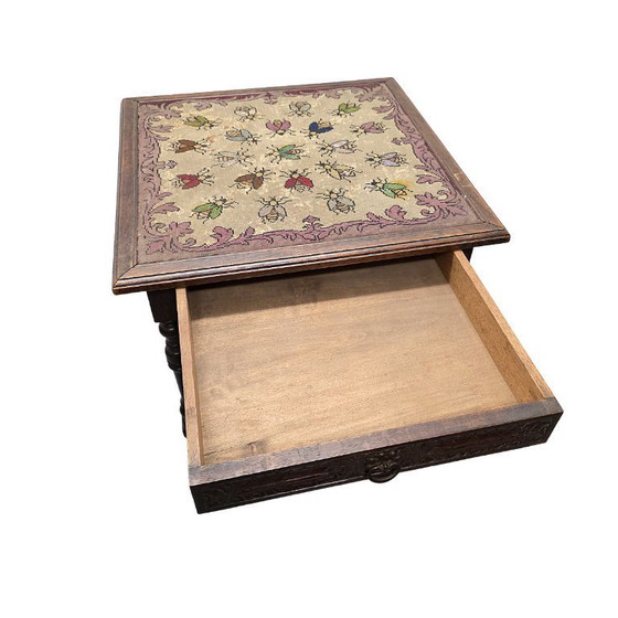 Image 1 of Tavolino francese antico con piano ricamato, fine XIX secolo
