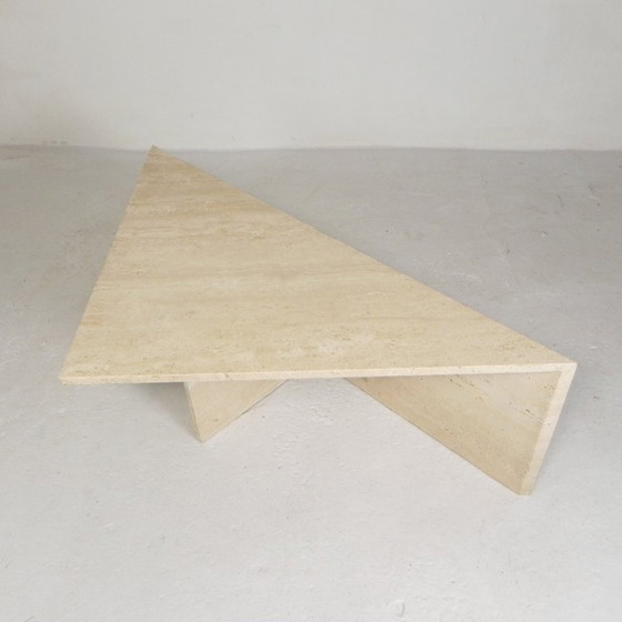 Image 1 of Mid Century travertin salontafel met driehoekig blad, jaren 70