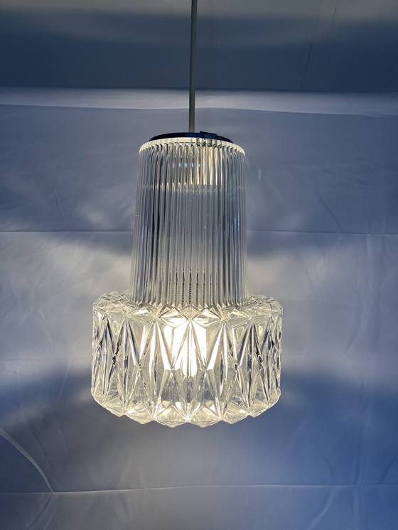 Image 1 of Lampada a sospensione vintage in vetro cristallo Glashütte Limburg con prisma