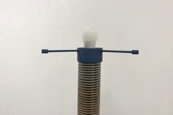Lampada Tiger di Fontana Arte, Italia - anni '80 – Lampade da terra, Metallo, Plastica (photo 12 of 12)