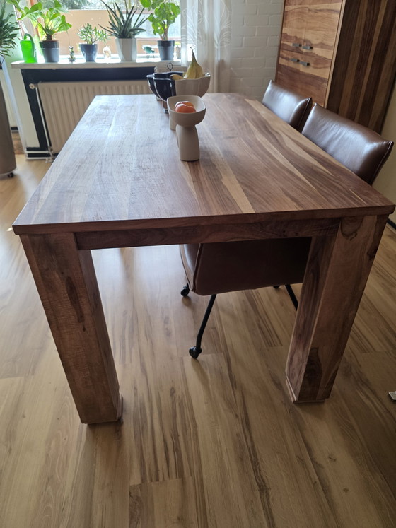 Image 1 of Wunderschöner, ausziehbarer Esstisch aus Sheesham-Holz von Xooon.