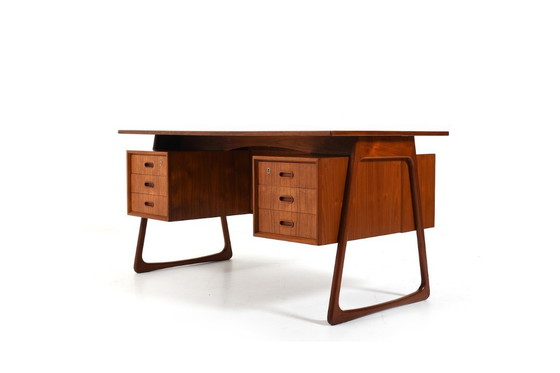 Image 1 of Svend Åge Madsen Kufenschreibtisch aus Teakholz 1960er Jahre