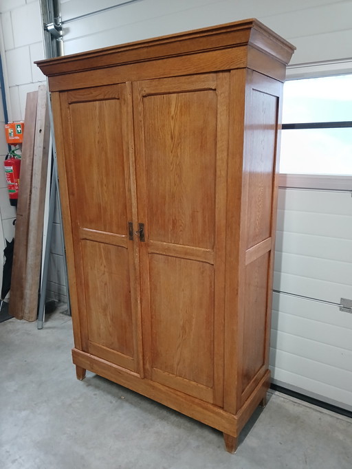 Antiek eikenhouten kast