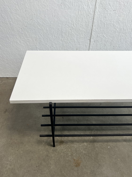 Image 1 of Table basse vintage, plateau en bois blanc sur structure en acier noir. 1970's