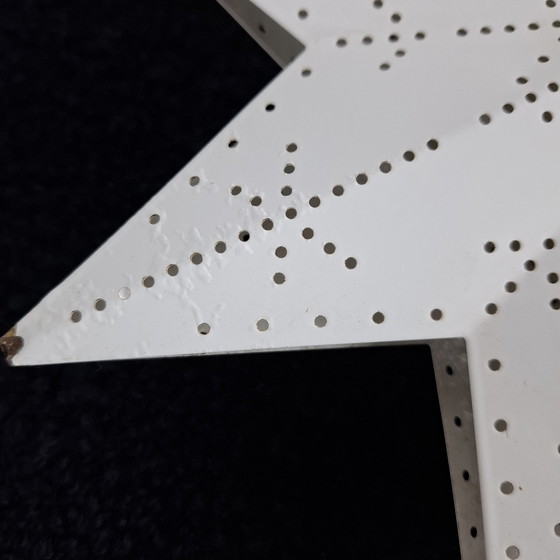 Image 1 of 3 étoiles de Noël vintage en métal perforé blanc des années 70