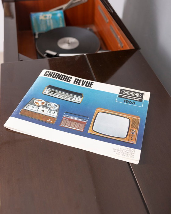 Image 1 of VINTAGE 1960S RADIO PHONOGRAPH STEREO MOBILE ROSSINI MODEL BY GRUNDIG