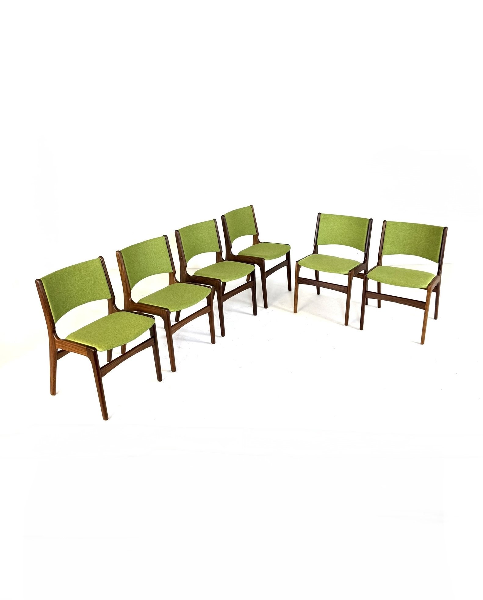6x restored dining room chair model 89, Erik Buch '60 | €2,850