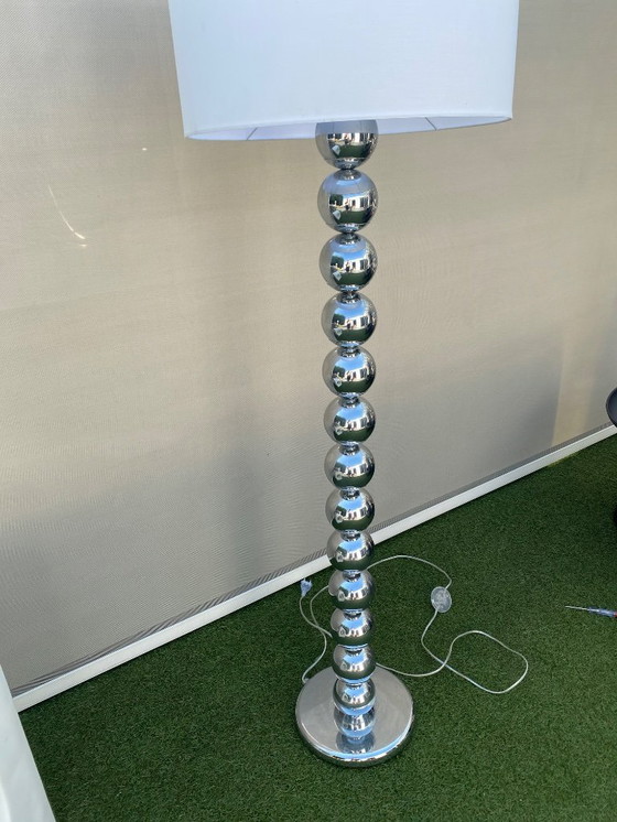 Image 1 of Lampada a sfera vintage con paralume bianco