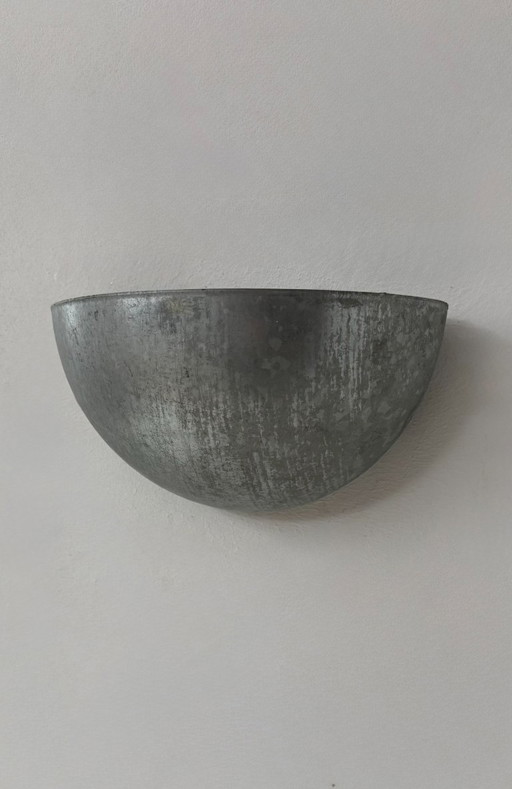 Applique vintage a mezzaluna in acciaio patinato, Francia, 1980