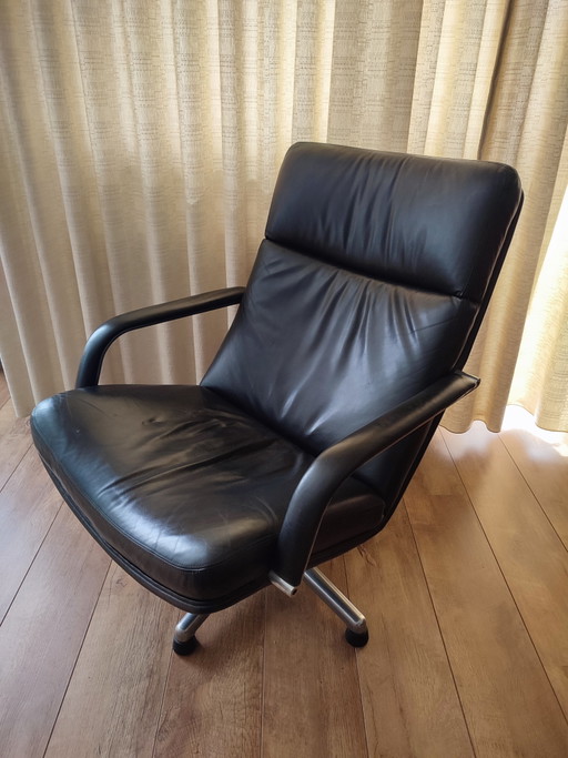 Artifort F141 Black Leather Swivel Armchair Geoffrey Harcourt – fauteuils, Metal
