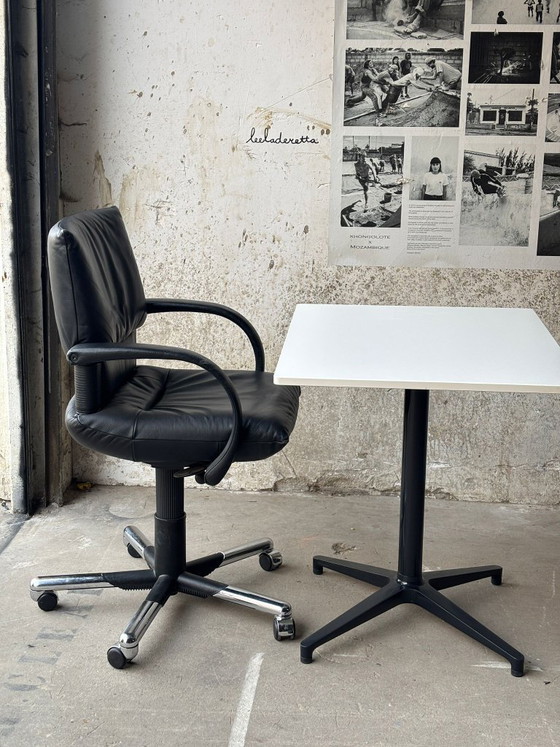 Vitra bureaustoel van zwart leer – ontwerp van Antonio Citterio – chromen onderstel – vintage 2003 (photo 8 of 13)