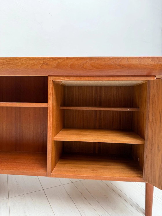 Image 1 of Vintage Deens design teakhouten directiebureau van Ib Kofod-Larsen, mid-century modern schrijfbureau, jaren 60