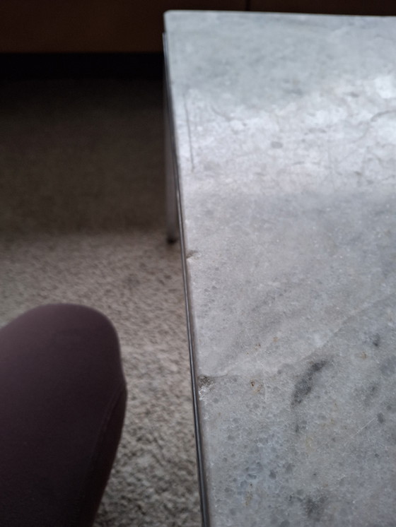 Image 1 of Mesa de centro estilo Florence Knolls, tapa de mármol y base cromada