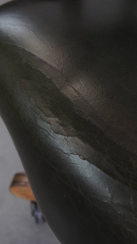Image 1 of Dark green cowhide leather and wood height-adjustable, swivel and tilt Chesterfield office chair
