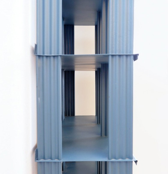 Image 1 of Estantería Strafor de metal pintado, siglo XX