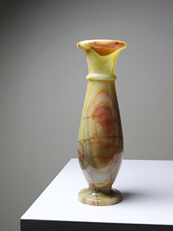 Image 1 of Kleine, antike Balustervase aus gestreiftem grünem Onyx, Italien, Mitte des 20. Jahrhunderts