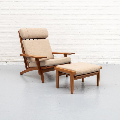 Hans Wegner GE-375 Fauteuil & Hocker