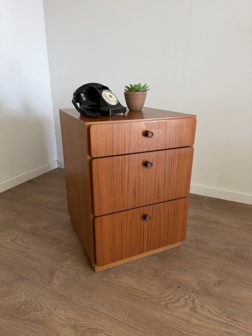 3-drawer storage unit