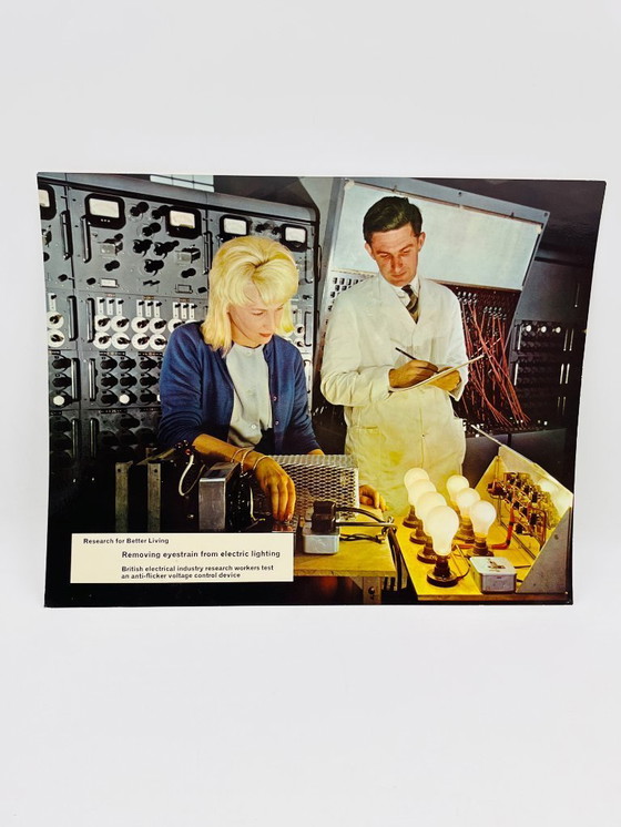 Image 1 of Set di 7 foto in cartone "ricerca per vivere meglio"