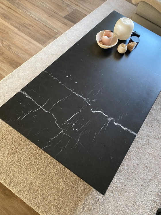 Image 1 of Gezoet marmeren salontafel van B&B Italia