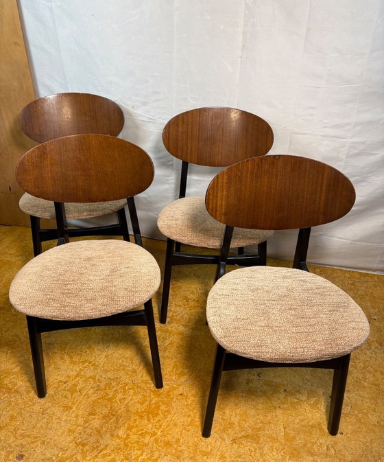 Salles à manger complètes vintage en teck du milieu du siècle | Table extensible & 4 chaises | Années 60 (photo 8 of 14)