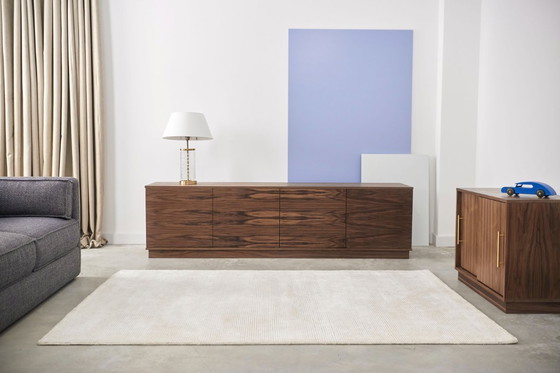 Image 1 of Walnoten dressoir O-S08 vier deuren
