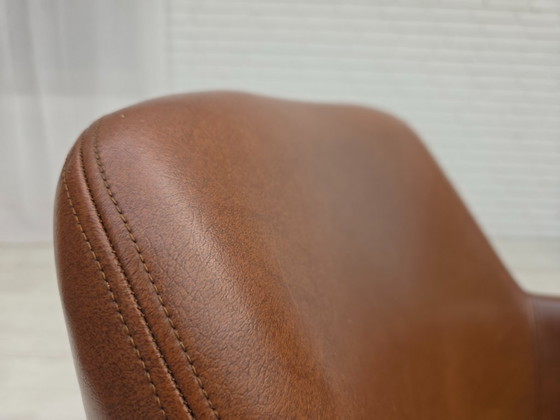 Image 1 of Anni '70, poltrona danese, similpelle, gambe in legno di teak.