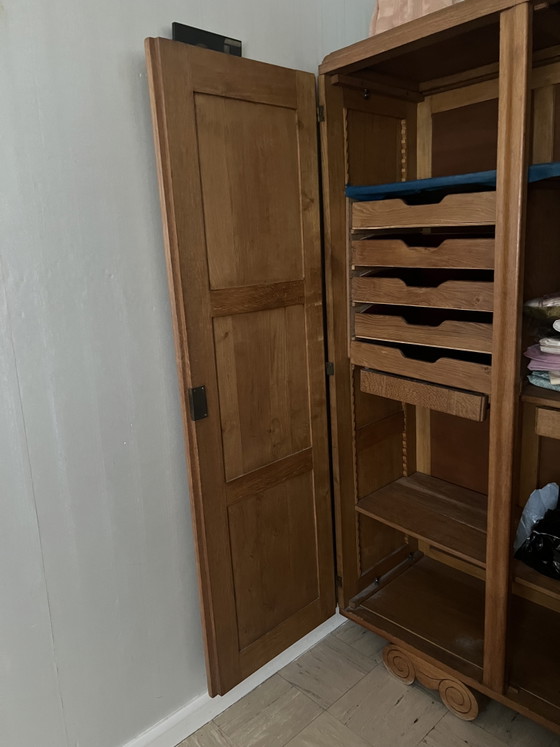 Image 1 of Armoire en bois art déco avec sculpture moulures fleurie 